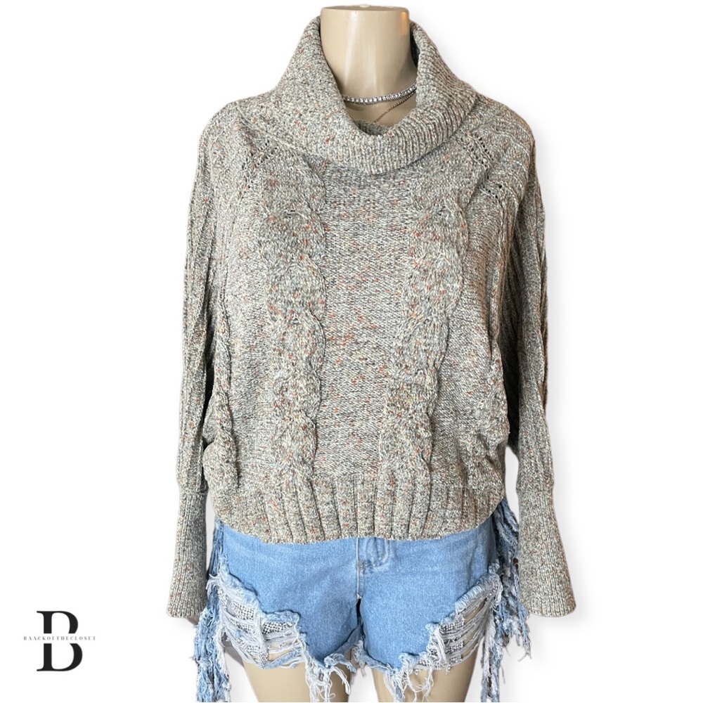 Moon & Madison turtle neck sweater